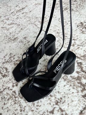 PIECES Black Strappy Thong Ankle Wrap Block Heel Sandals